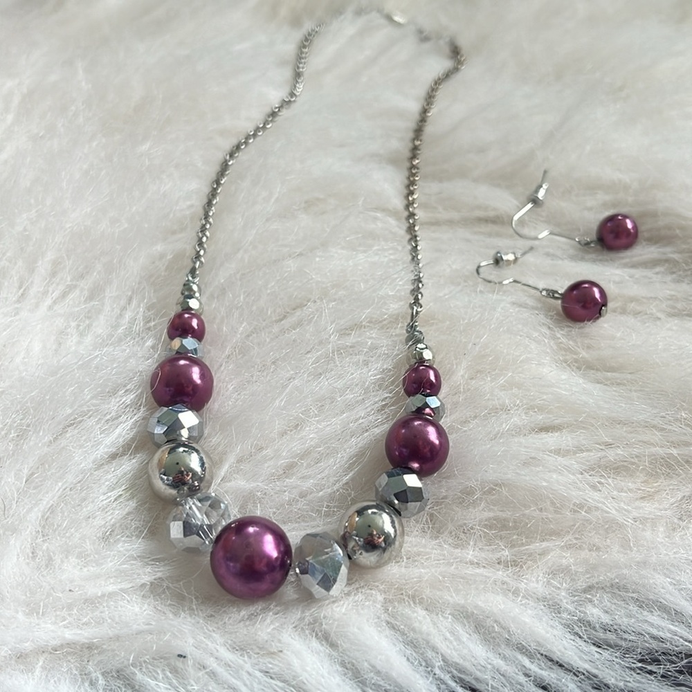 Purplish pink crystal silver colored beaded beads necklace earrings set
